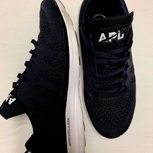 APL techloom tennis shoes like new